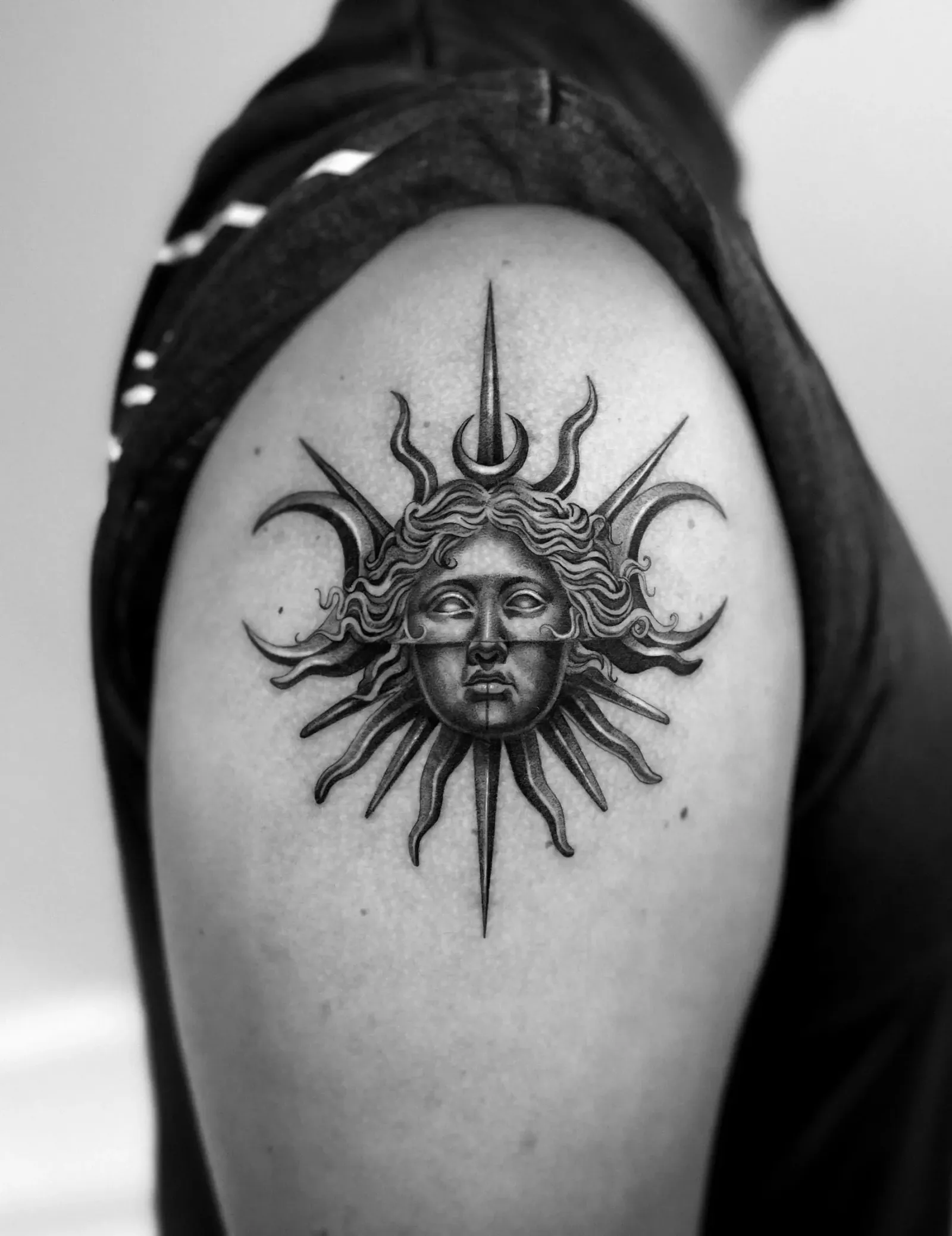 Tattoo 03: sun face on the shoulder